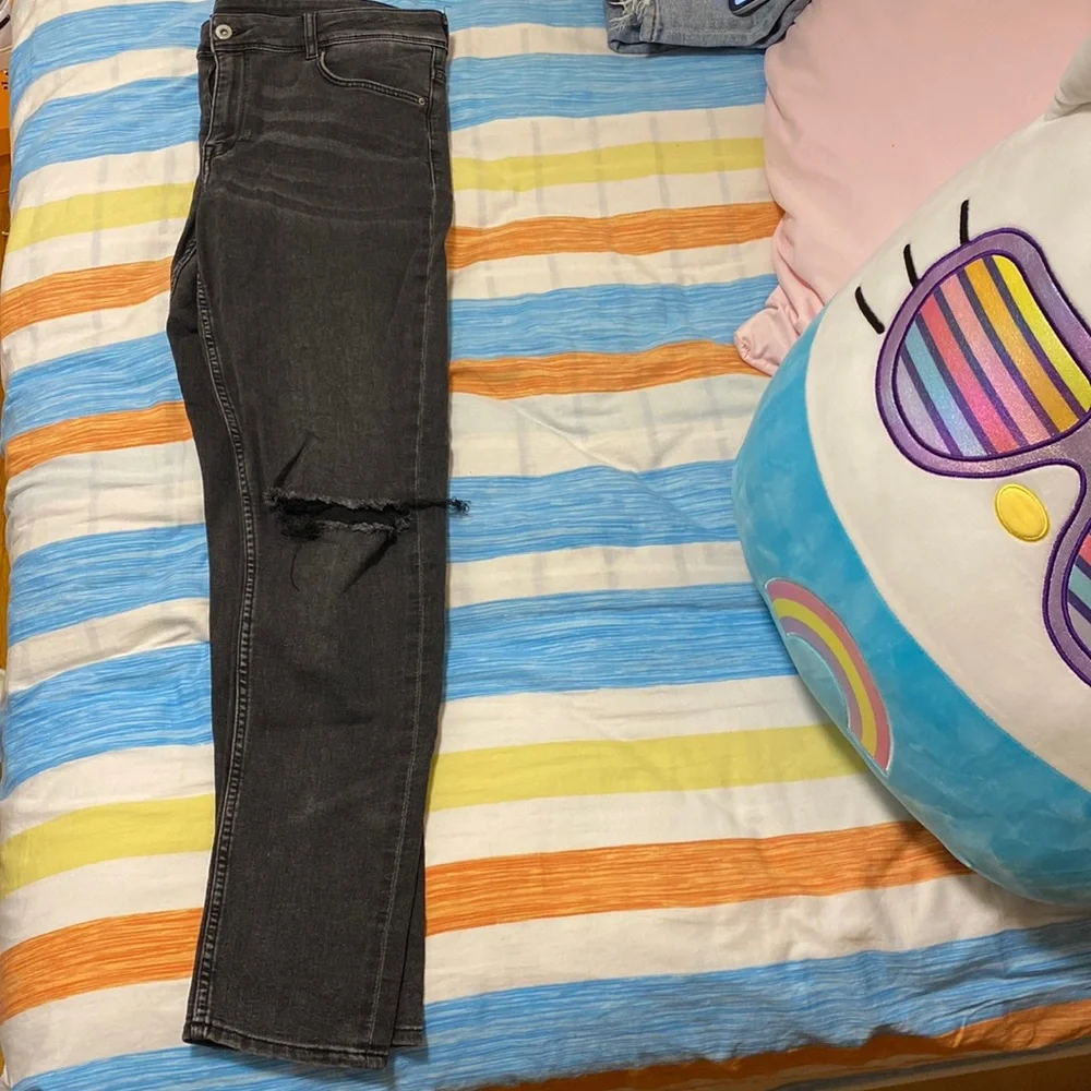 H&M Ripped jeans. - Picture 1 of 4